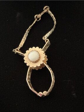 Vintage Mother of Pearl Floral Glove Clip